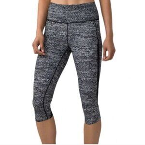 Lululemon Pace Perfect Crop (17") Size 6 in Air Time